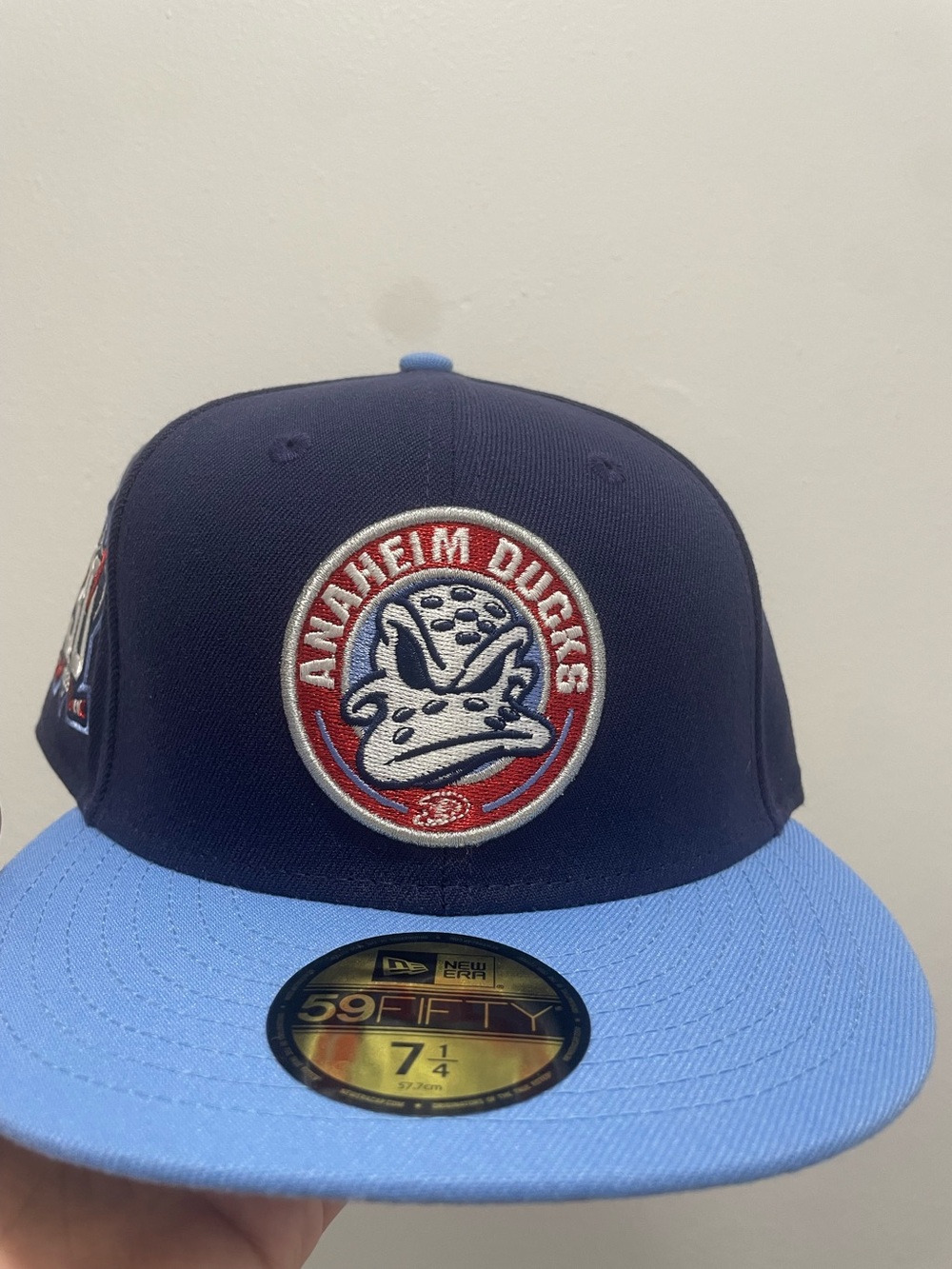Hat club Anaheim Ducks NHL ANAHEIM ANGELS CROSSOVER Size 7 1/4 brand new